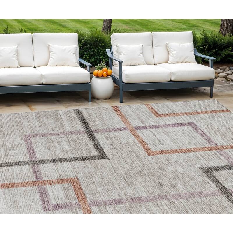 HomeRoots Geometric Transitional Rectangle Outdoor Rug - 8' X 10'