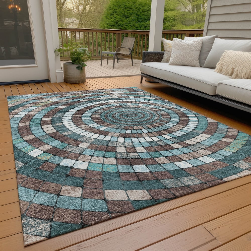 Machine Washable Indoor/Outdoor Contemporary Pinwheel Chantille Rug