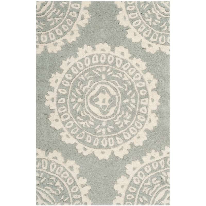 SAFAVIEH Handmade Bella Heerine Modern Floral Wool Rug