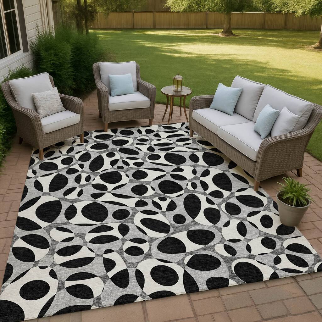 Machine Washable Indoor/ Outdoor Contemporary Saline Chantille Rug
