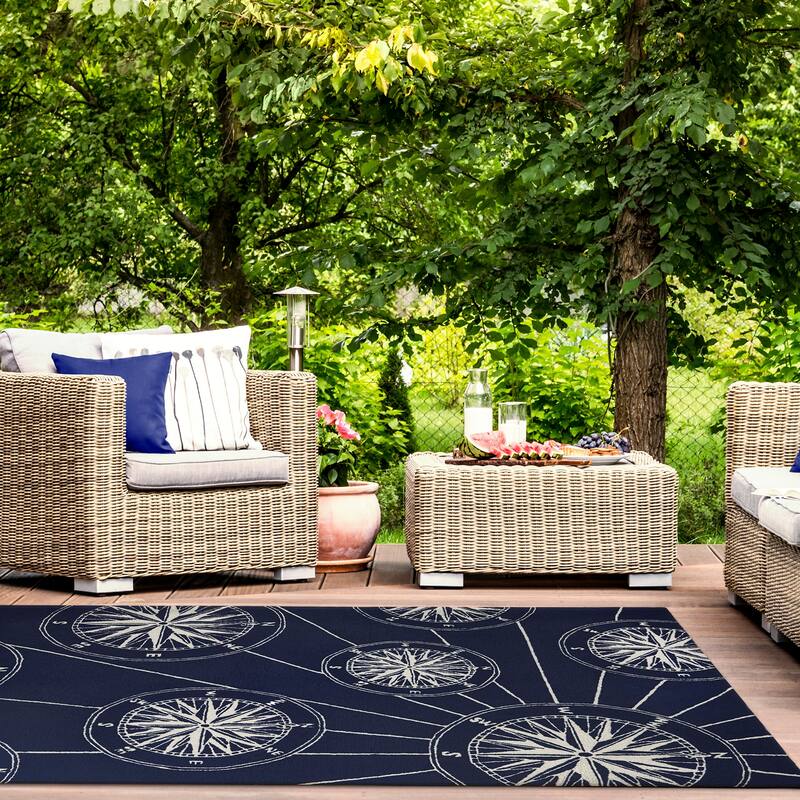 Liora Manne Frontporch Compass Indoor/Outdoor Rug - 5' x 7'6"