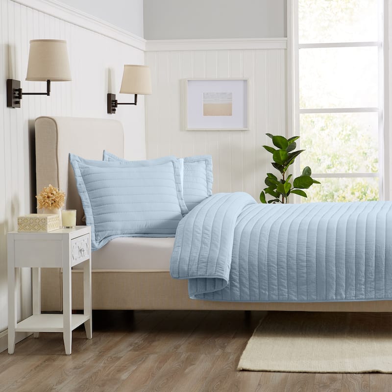 Luxurious Channel Stitch Microfiber Quilt Set With Shams