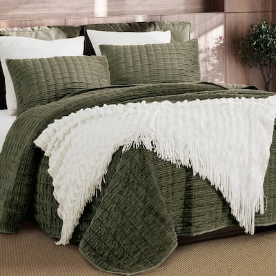 Wonderful Velvet 3 Piece Quilt Set