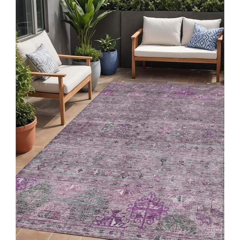 HomeRoots Floral Transitional Rectangle Outdoor Rug - 5' X 8'