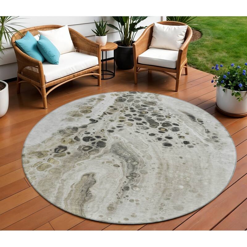 HomeRoots Abstract Transitional Rectangle Outdoor Rug - 8' Round