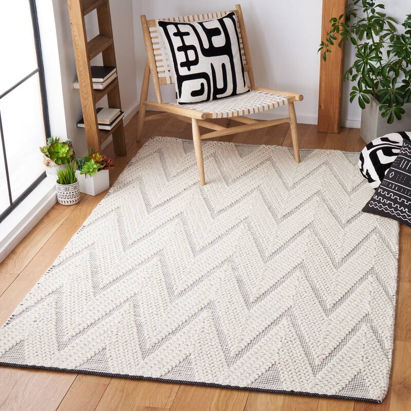 SAFAVIEH Handmade Natura Sofije Chevron Wool Rug - 6' x 9' - Ivory/Black