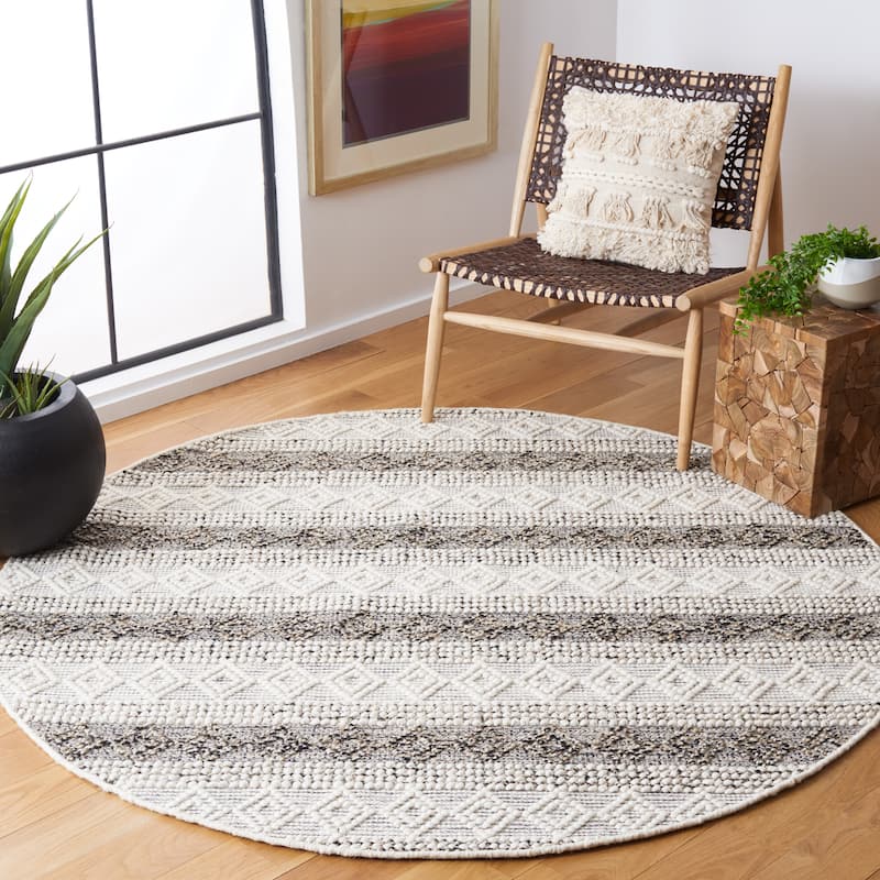 SAFAVIEH Handmade Natura Diala Boho Wool Rug - 6' Round - Ivory/Black