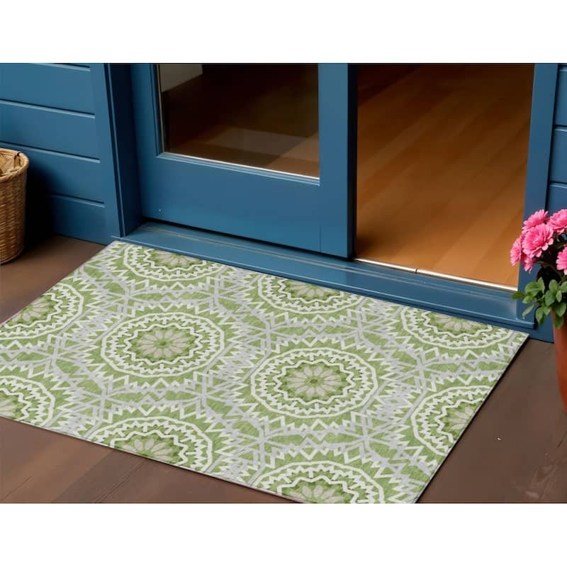 HomeRoots Floral Medallion Transitional Rectangle Outdoor Rug - 3' x 5'