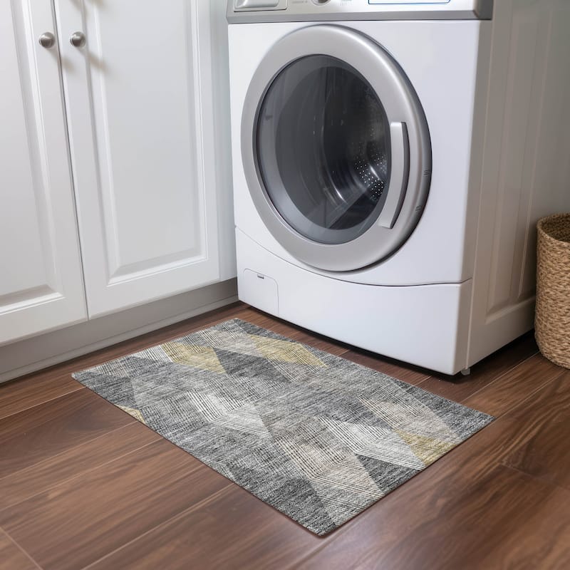 Machine Washable Indoor/ Outdoor Diamond Stripes Chantille Rug