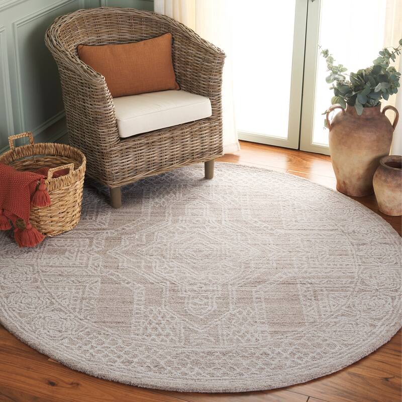 SAFAVIEH Handmade Ebony Kaye Wool Rug - 6' Round - Beige/Ivory