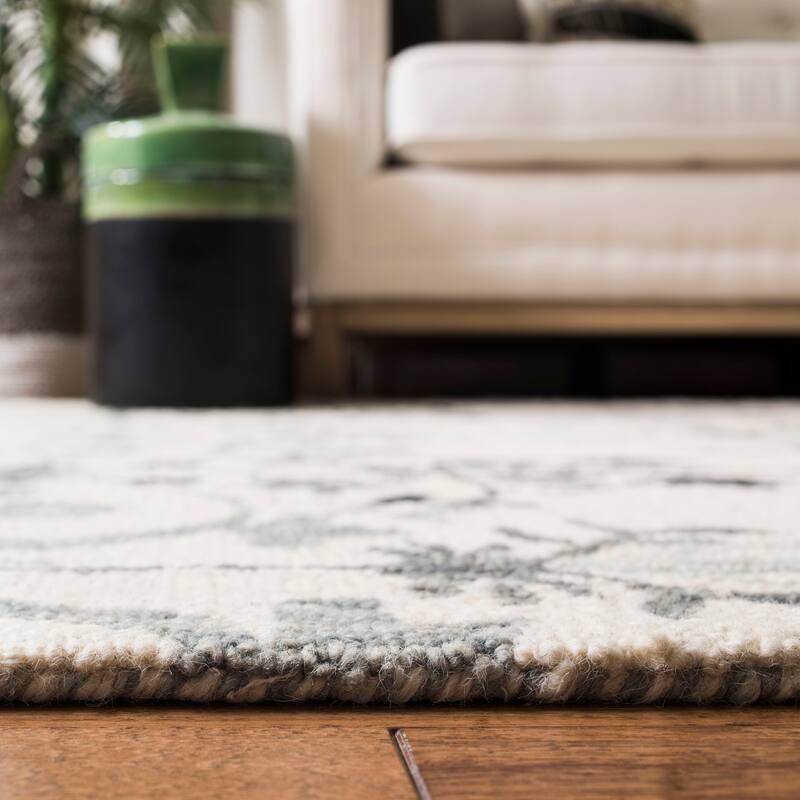 SAFAVIEH Handmade Suzani Uliya Boho Tribal Wool Rug