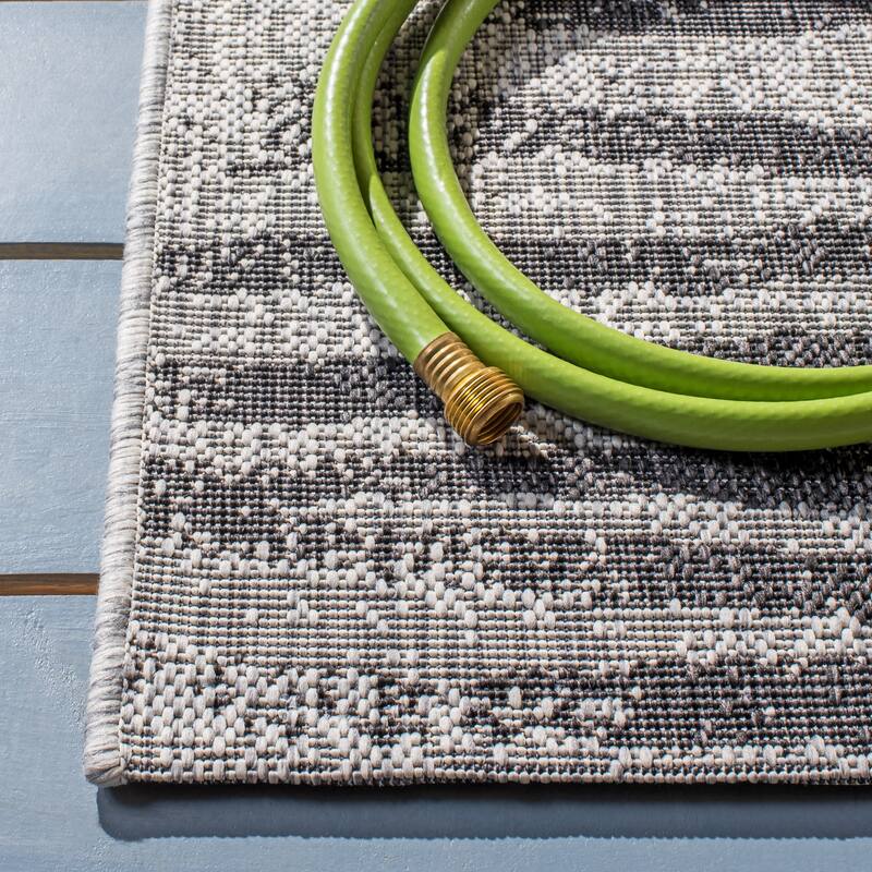 SAFAVIEH Courtyard Nagehan Stripe Indoor/ Outdoor Waterproof Patio Backyard Rug