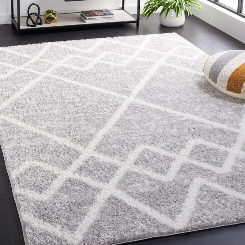 SAFAVIEH Berber Shag Guluzar Moroccan Boho 1.25-inch Rug - 5' 5" x 7' 7" - Ivory/Grey - Rectangle
