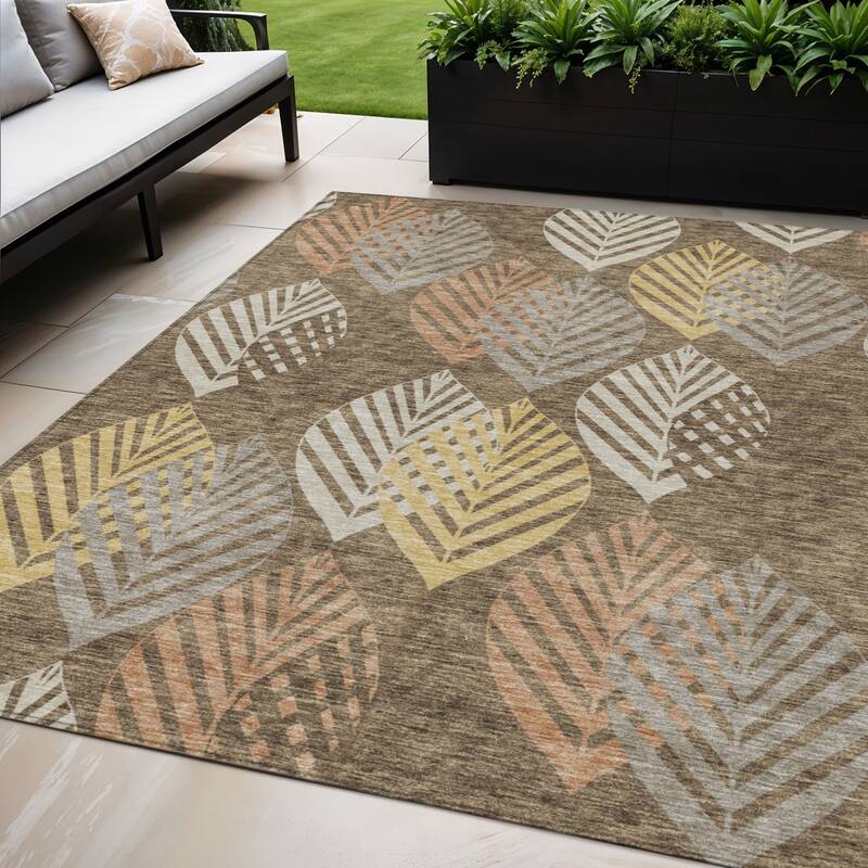 HomeRoots Floral Transitional Rectangle Outdoor Rug - 5' X 8'