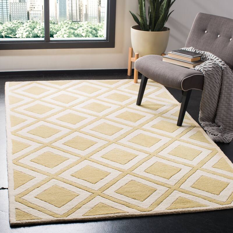 SAFAVIEH Handmade Chatham Llio Modern Wool Rug - 5' Square - Gold/Ivory