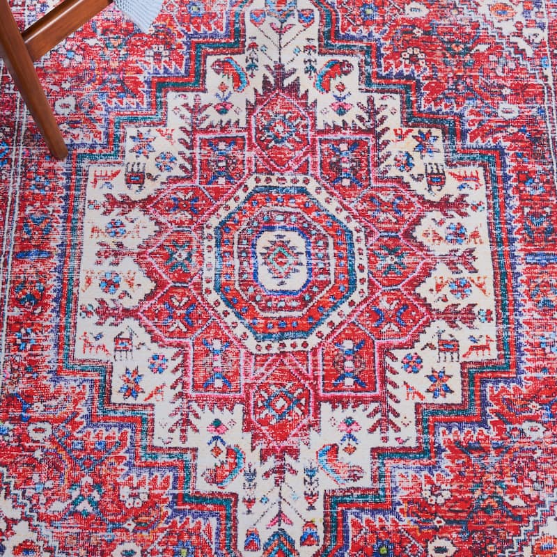 SAFAVIEH Tucson Machine Washable Slip Resistant Hildetraud Oriental Medallion