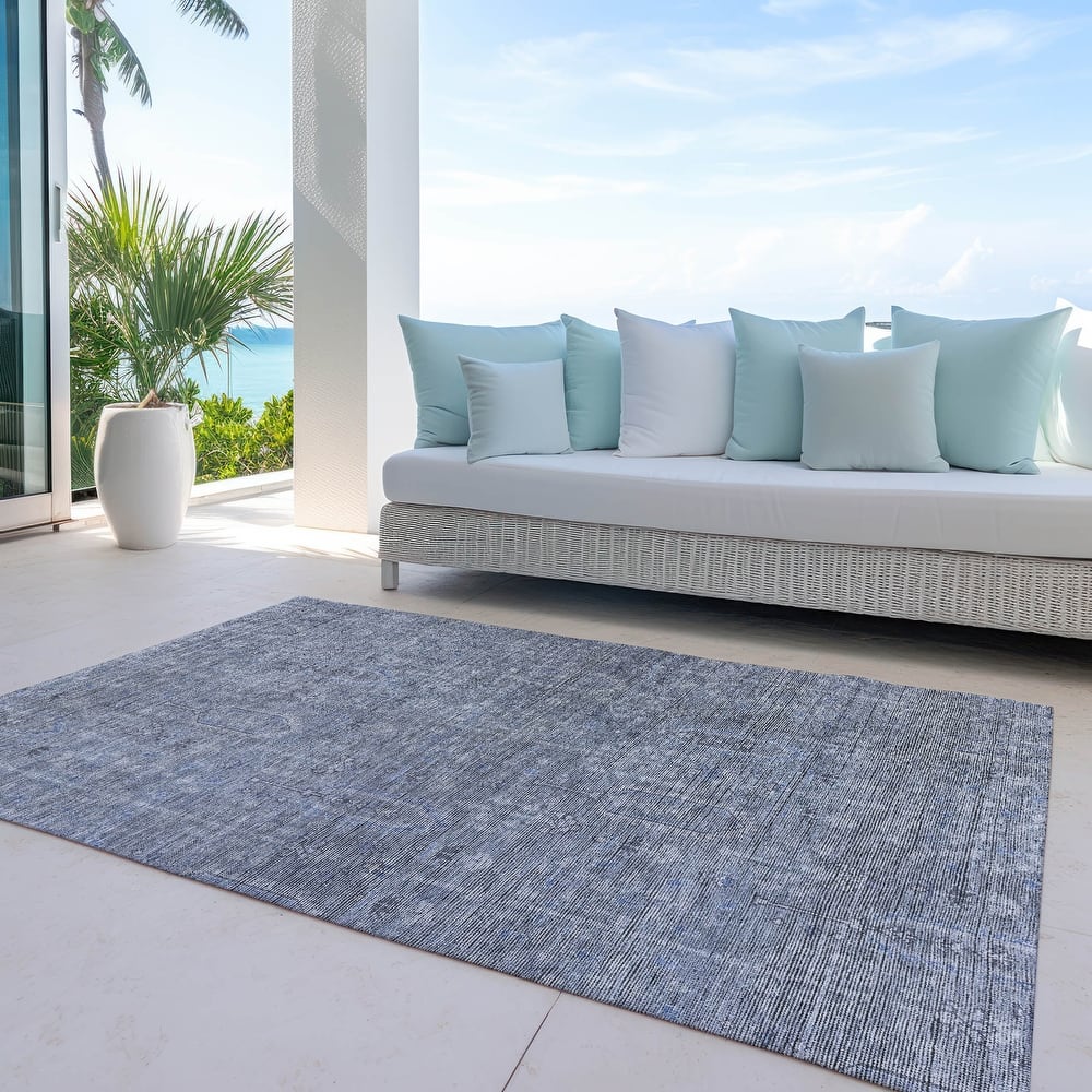 Machine Washable Indoor/ Outdoor Chantille Distressed Traditional Rug