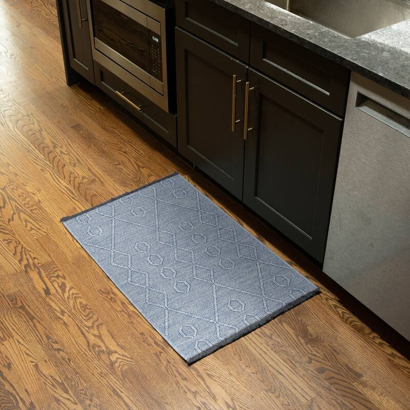 Alameda Solid Color Geometric Machine Washable Indoor Area Rug