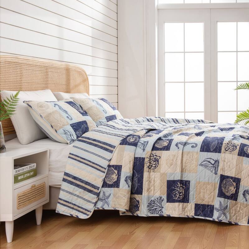 Premium Seashell Patchwork Microfiber Quilt Set With Shams