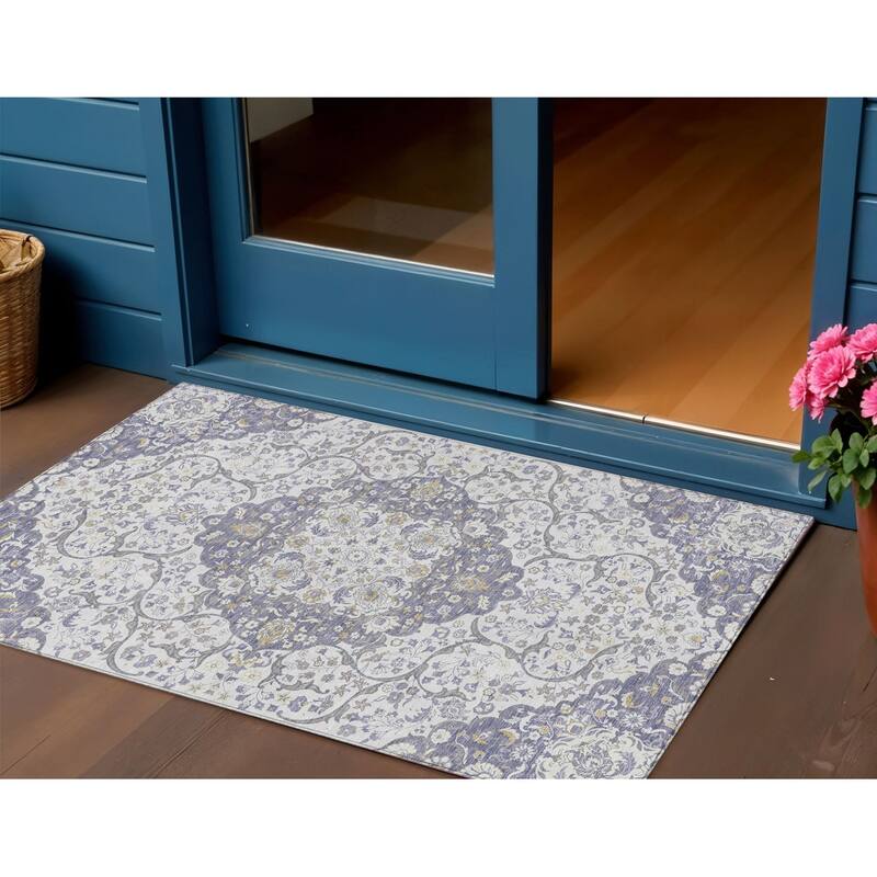 HomeRoots Medallion Traditional Rectangle Outdoor Rug - 3' x 5'