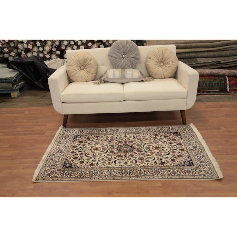 Hand Knotted Oriental 100% Wool Carpet Traditional Floral Beige & Ivories Nain Area Rug - 5' 0'' X 3' 3''