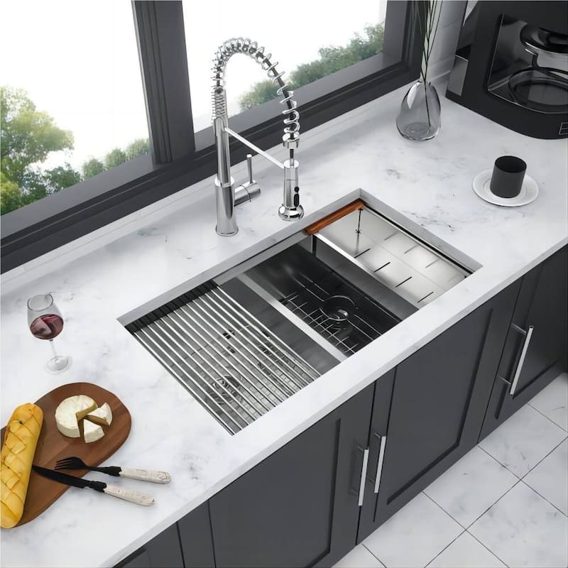 30 in 33 in Double Bowl (50/50) Undermount Kitchen Sink, 10" Deep Basin