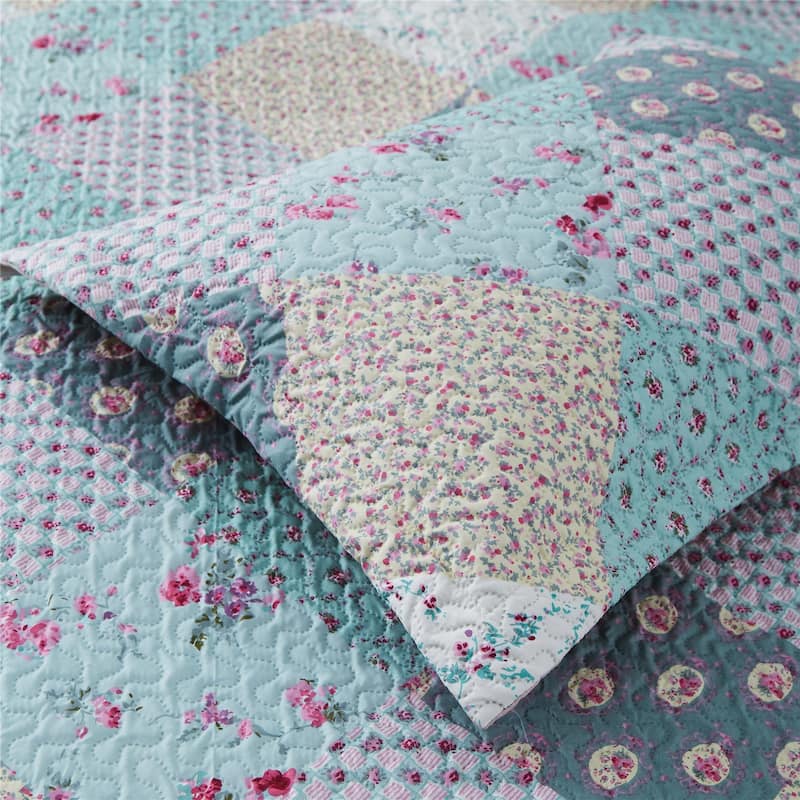 3 Piece Retro Printed Reversible Quilt Set
