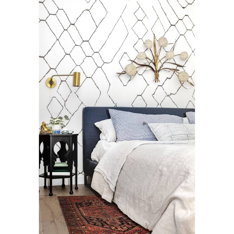 ECARPETGALLERY Hand-knotted Andelz Black, Red Wool Rug - 4'4 x 8'4