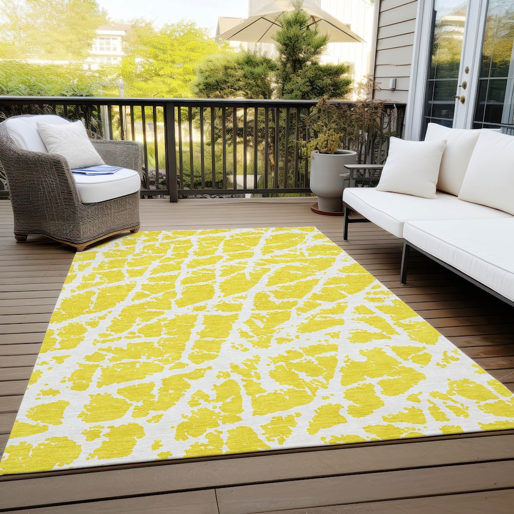 Machine Washable Indoor/ Outdoor Transitional Yellow Crackle Chantille Rug