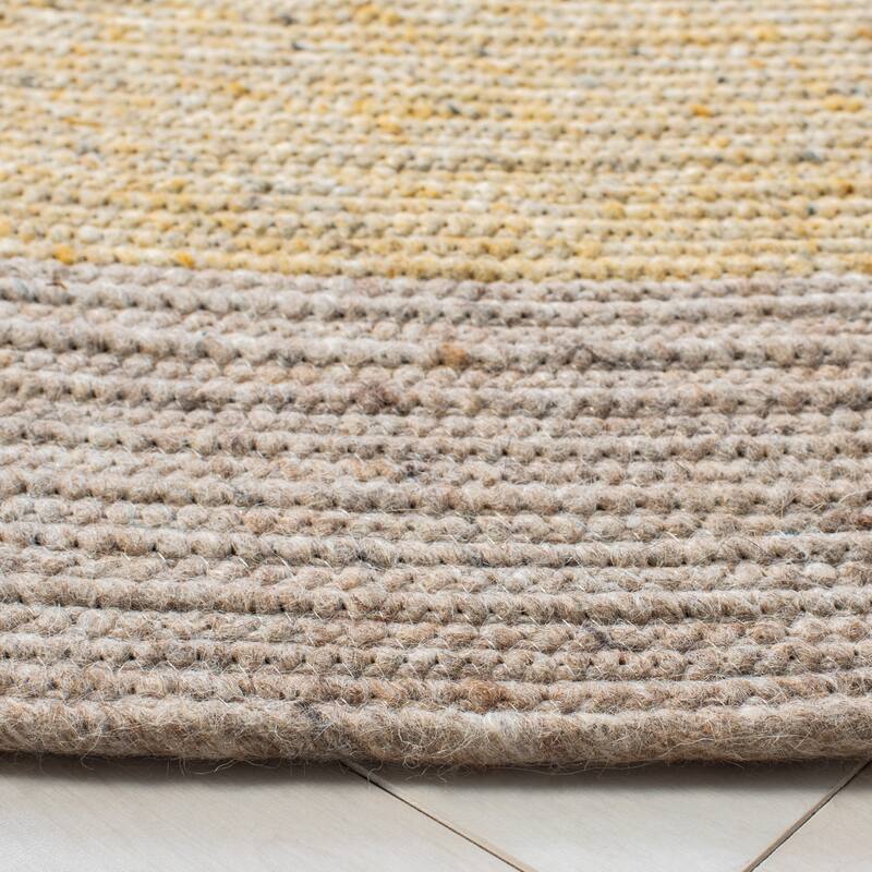 SAFAVIEH, Handmade Braided Sirlei Wool Rug