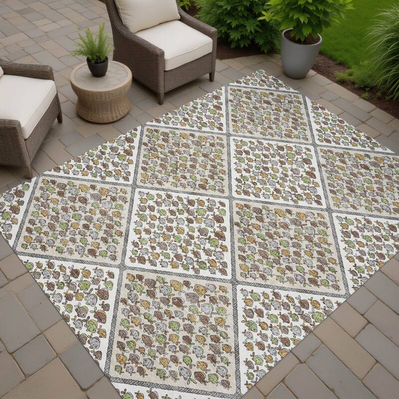 Machine Washable Indoor/ Outdoor Diamond Fish Chantille Rug