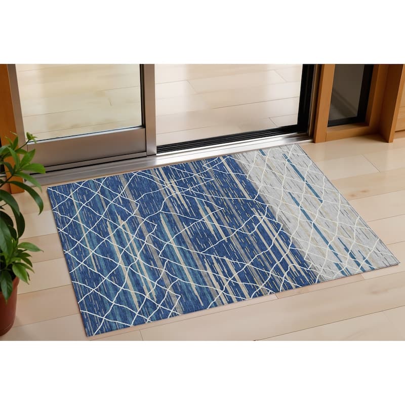 HomeRoots Striped Modern Rectangle Outdoor Rug - 3' x 5'