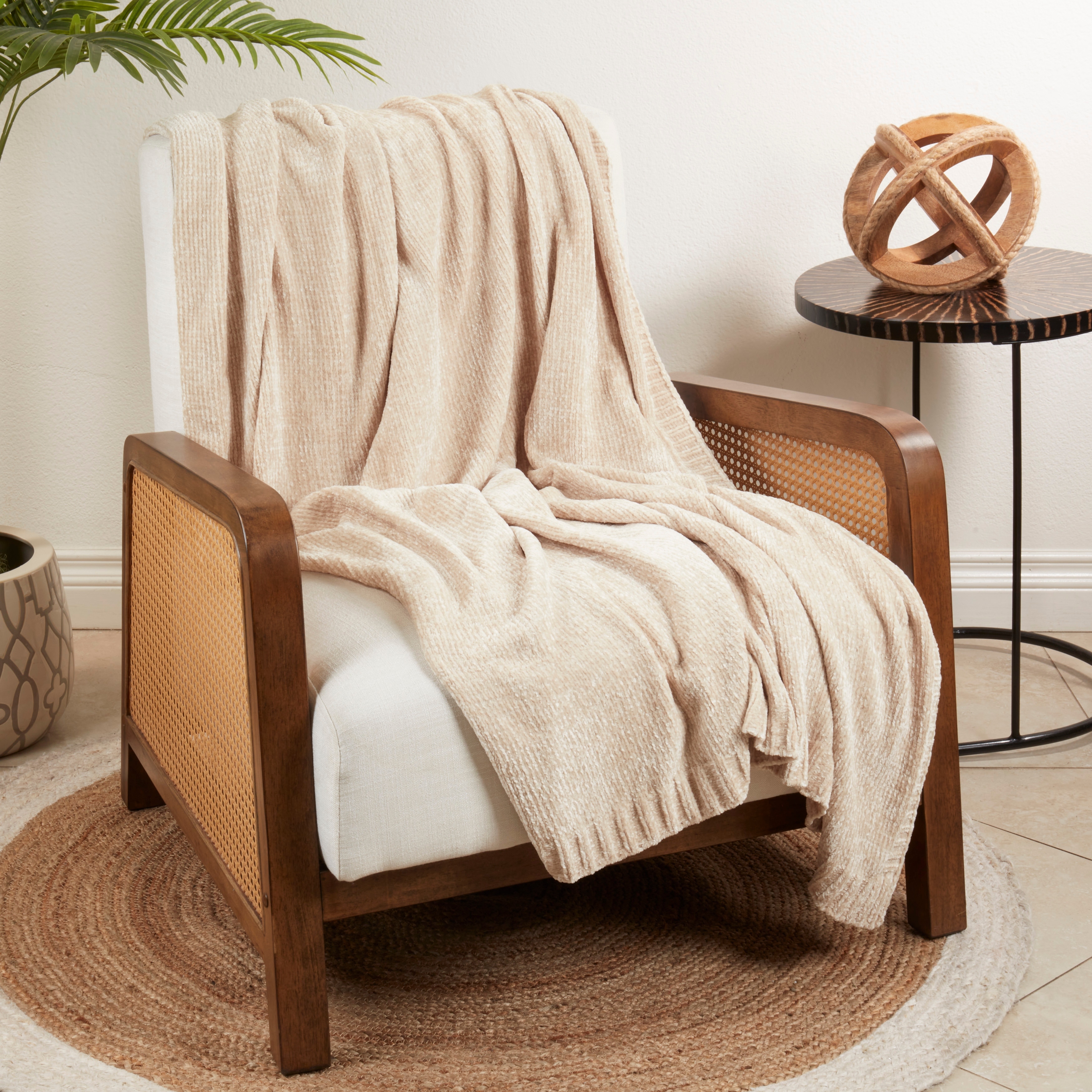 Cozy Chenille Knit Throw for Ultimate Warmth and Comfort  -image