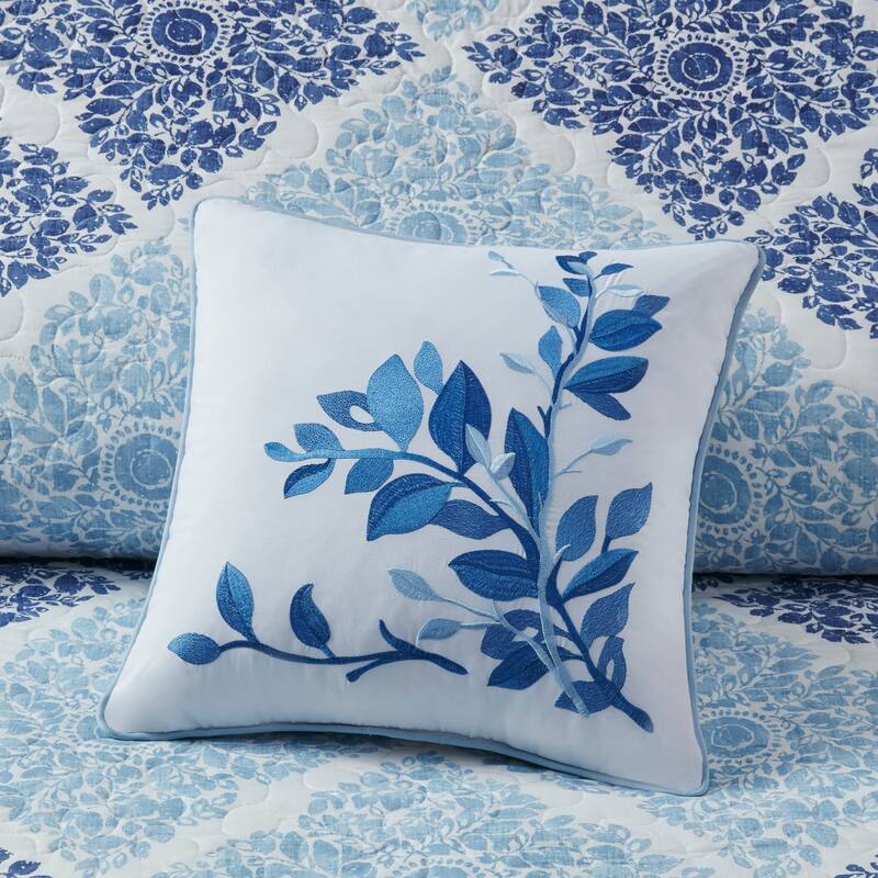 Madison Park Montecito 6 Piece Printed Quilt Set with Throw Pillows