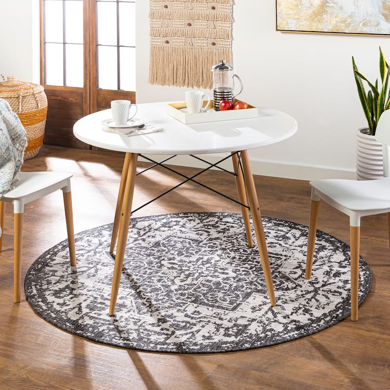 Livabliss Andell Indoor/ Outdoor Vintage Medallion Area Rug