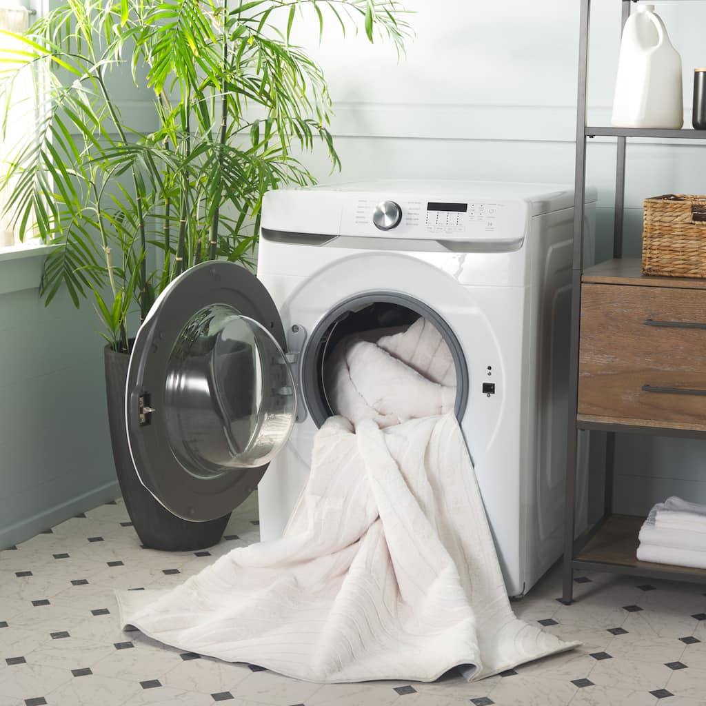 SAFAVIEH Faux Anastasika Rabbit Fur Machine Washable Slip Resistant Shag Rug