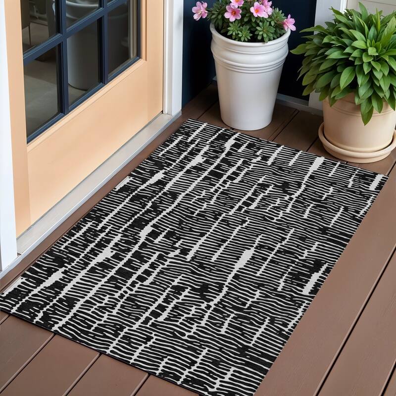 HomeRoots Abstract Transitional Rectangle Outdoor Rug - 3' x 5'