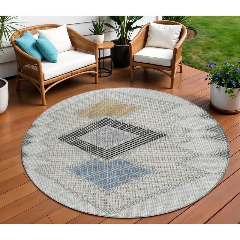 HomeRoots Geometric Transitional Rectangle Outdoor Rug - 8' Round