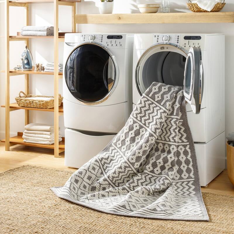 Livabliss Lyna Country Diamond Washable Area Rug
