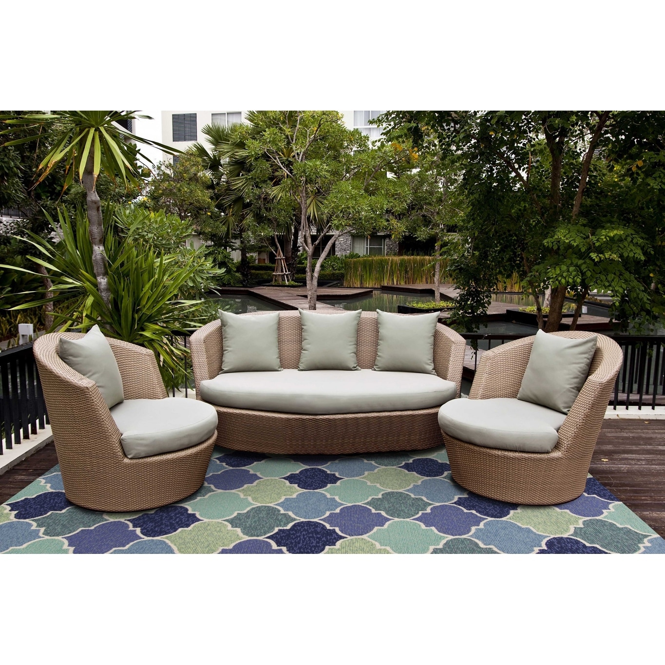 5'X8' Blue Hand Hooked Uv Treated Quatrefoil Indoor Outdoor Area Rug 5'X8' Blue Hand Hooked Uv Treated Quatrefoil Indoor Outdoor Area Rug