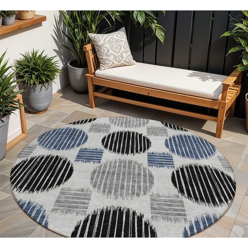 HomeRoots Geometric Transitional Rectangle Outdoor Rug - 8' Round