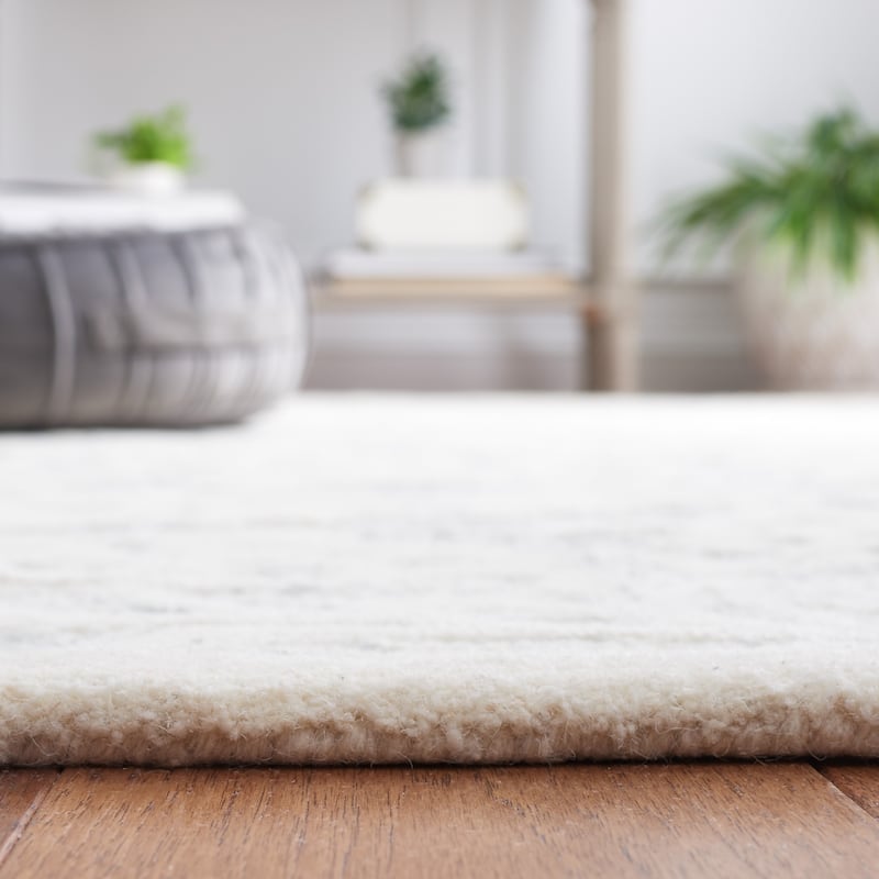 Martha Stewart by SAFAVIEH Handmade Eibhlis Wool Rug