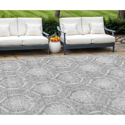 HomeRoots Medallion Transitional Rectangle Outdoor Rug