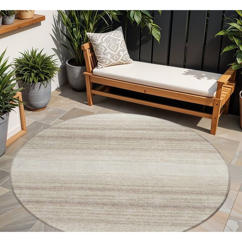 HomeRoots Abstract Transitional Rectangle Outdoor Rug - 8' Round