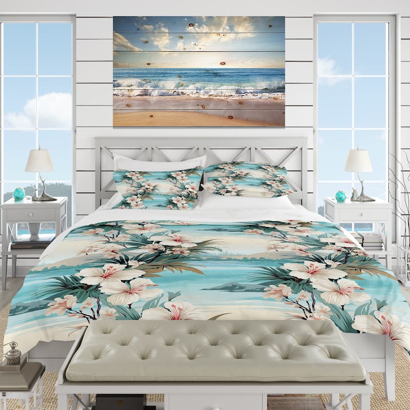 Designart "Seaside Reflections Tropical Pattern" White Coastal - Bed Cover Set With Shams