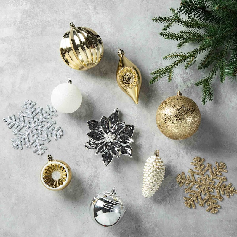 Glitzhome 191-Piece Glitter Ribbon Bow Gold Silver Ball Shatterproof Ornaments Xmas Tree Decor
