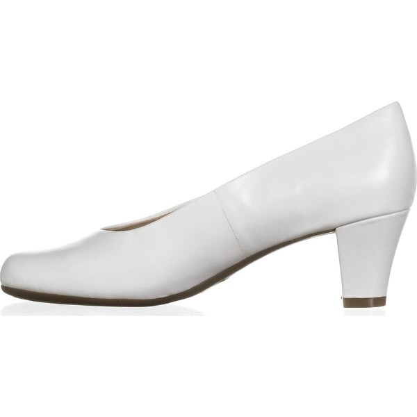 aerosoles white pumps