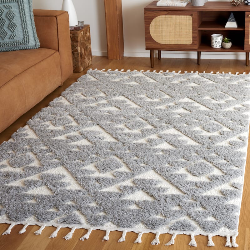 SAFAVIEH Moroccan Tassel Shag Kobi 2-inch Thick Rug - 6'7" x 9'2" - Grey/Ivory - Rectangle