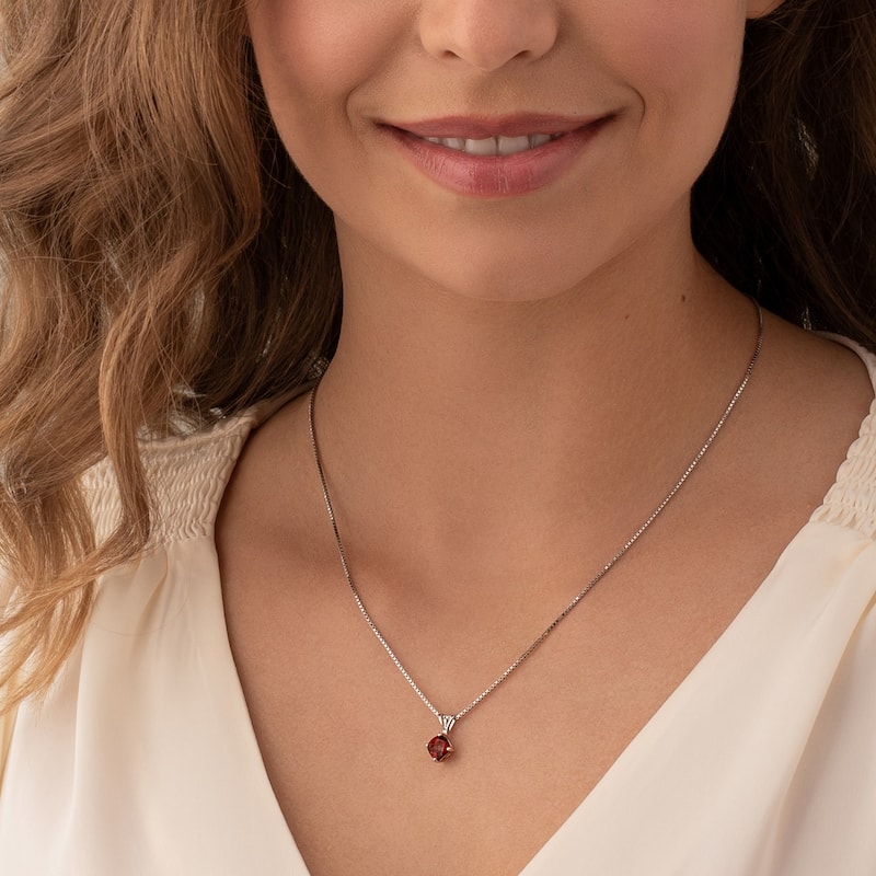 14k White Gold 1.1 ct Garnet Pendant Necklace