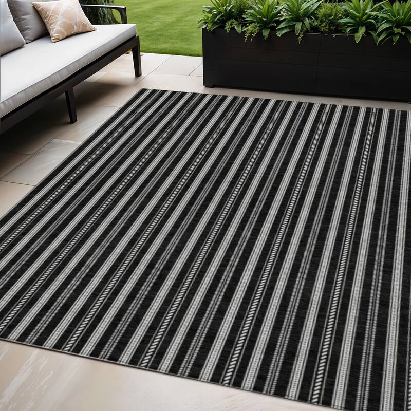 HomeRoots Striped Transitional Rectangle Outdoor Rug - 5' X 8'